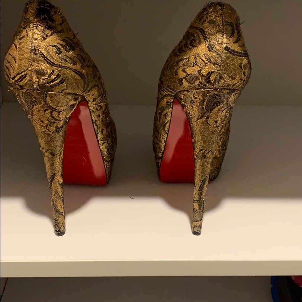 Christian Louboutin - Picture 3 of 3